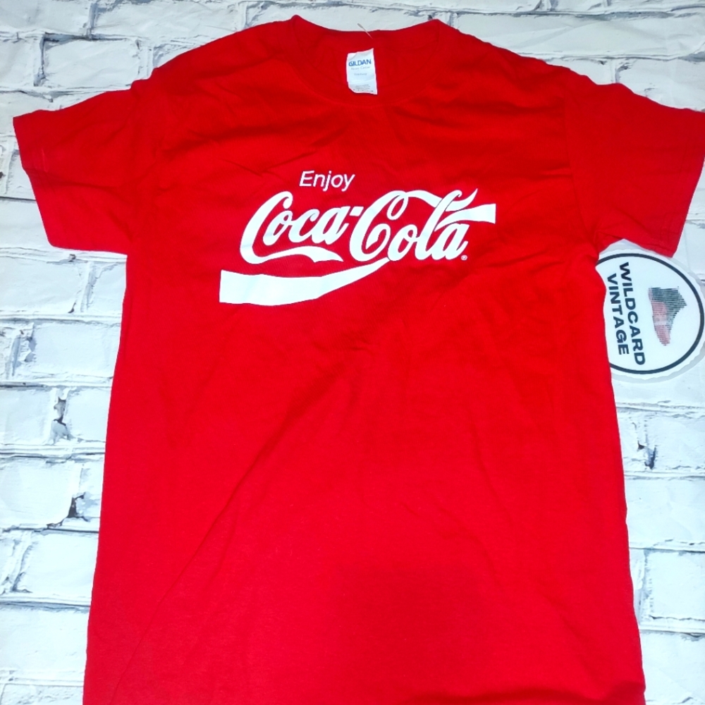 Coca Cola T shirt size small Gildan